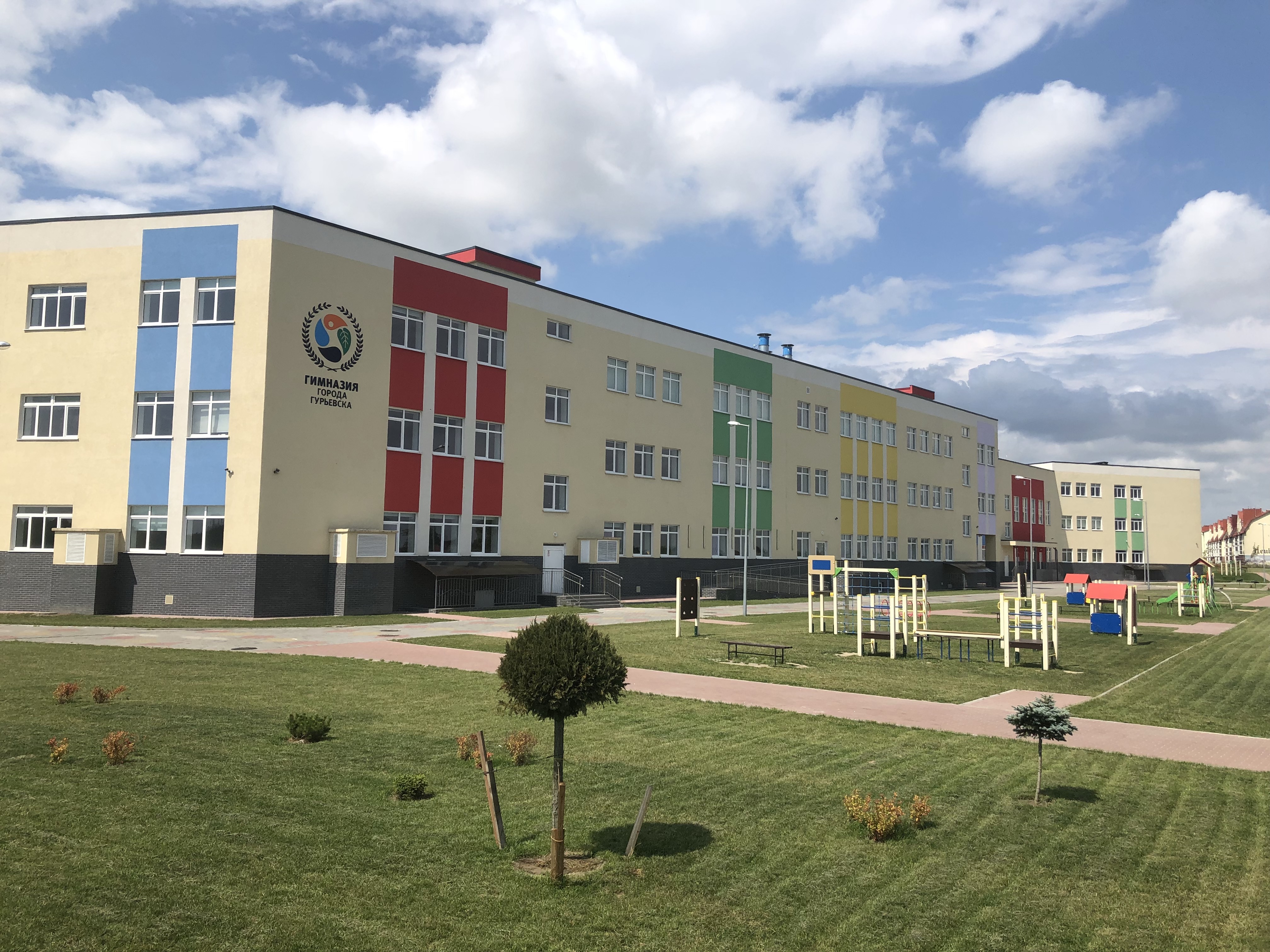вид со стороны парковки
