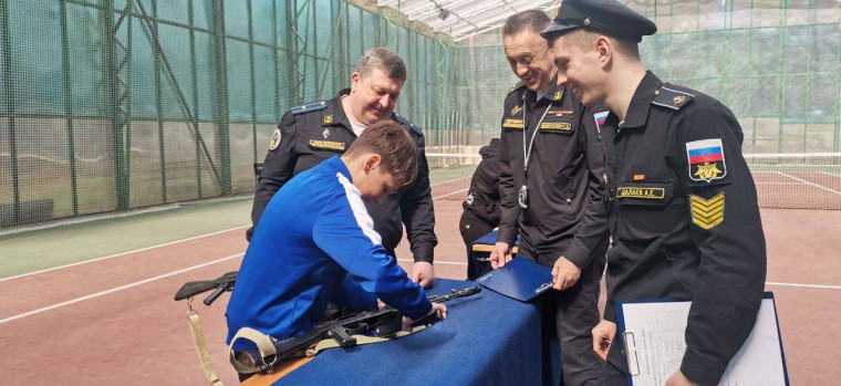 Военно-спортивный смотр кадетских классов.